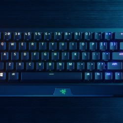 Razer BlackWidow V3 Mini Hyperspeed - لوحة مفاتيح ميكانيكية لاسلكية للألعاب بنسبة 65% (مفتاح أصفر) وإضاءة خلفية قابلة للتخصيص من Razer Chroma RGB